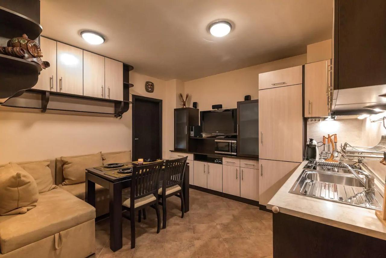 Charming, Fully-Furnished, 2-Bedroom Apartment Банско Экстерьер фото