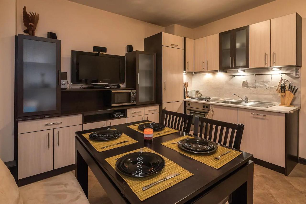 Charming, Fully-Furnished, 2-Bedroom Apartment Банско Экстерьер фото