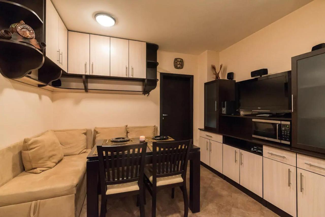 Charming, Fully-Furnished, 2-Bedroom Apartment Банско Экстерьер фото